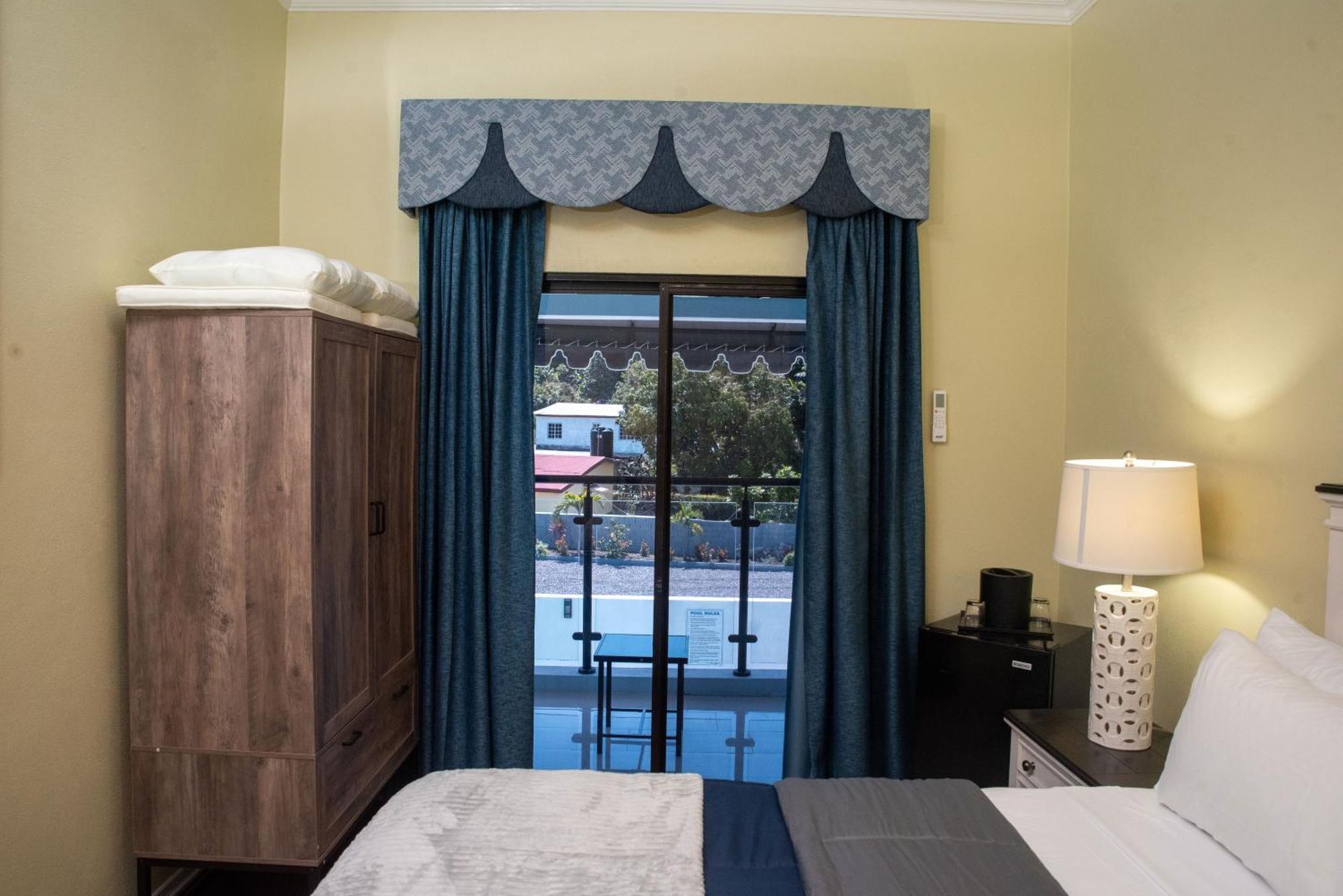 Sky'S Villa Resort Buff Bay 외부 사진